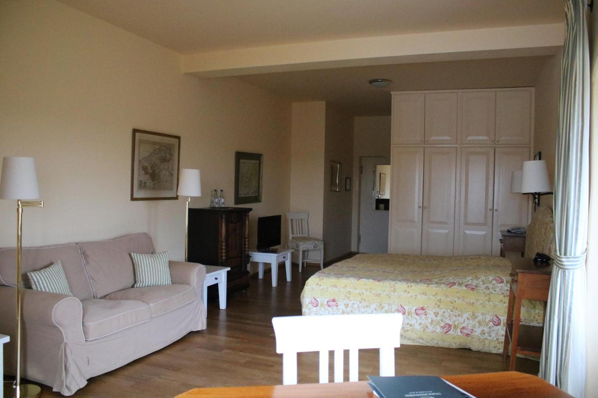 Schloss & Gut Hotel 4*